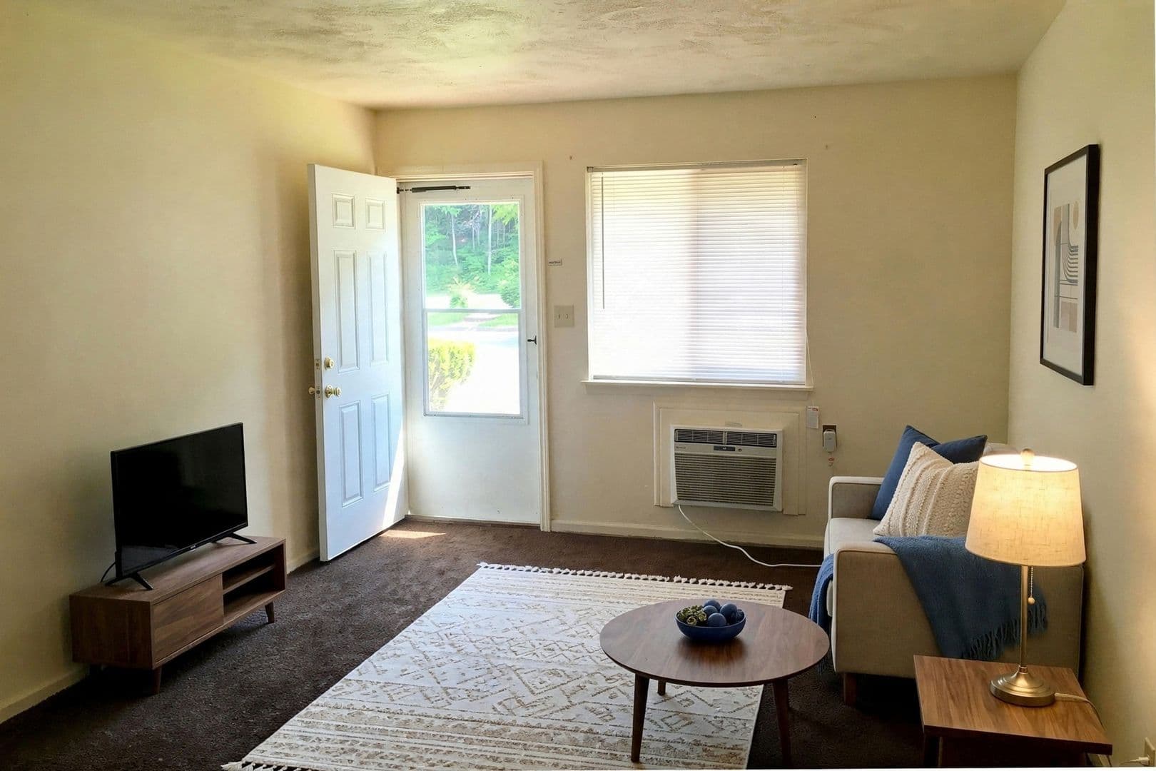 Winston-Salem Apartment: 2901 Walkertown Rd