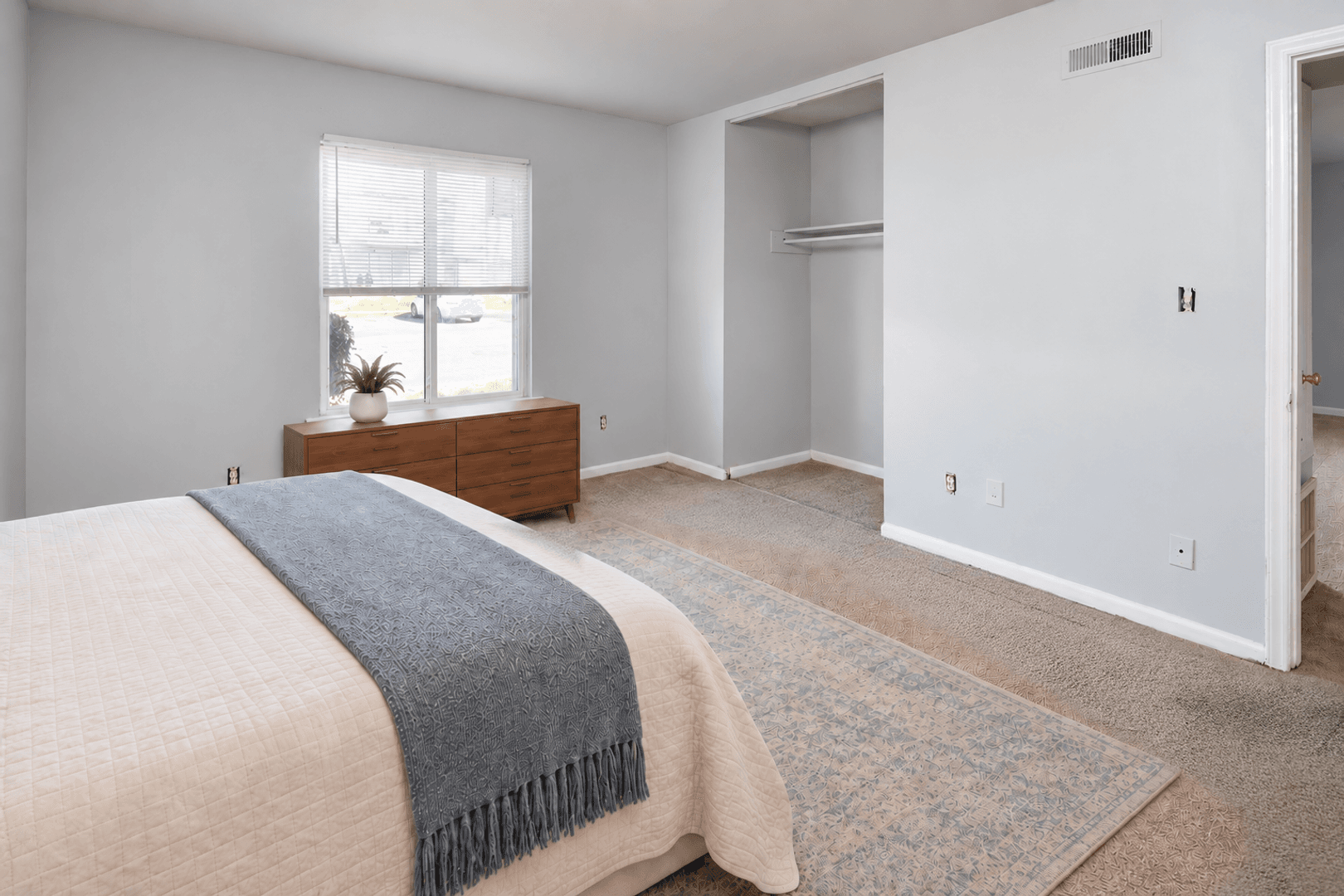 Charlotte Apartment: 825 farmhurst Dr