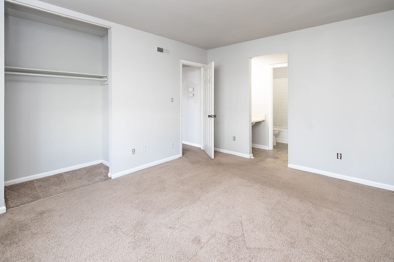 Charlotte Apartment: 825 Farmhurst Dr