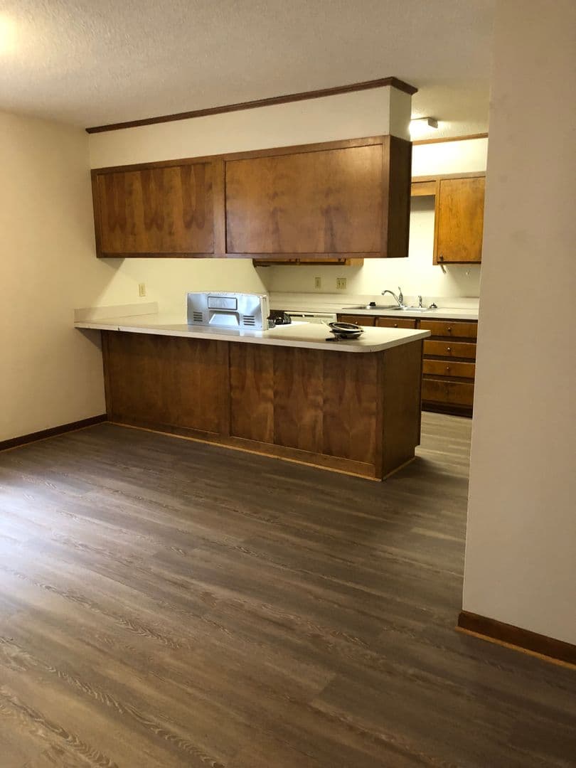 Searcy Apartment: 507 N Spring St