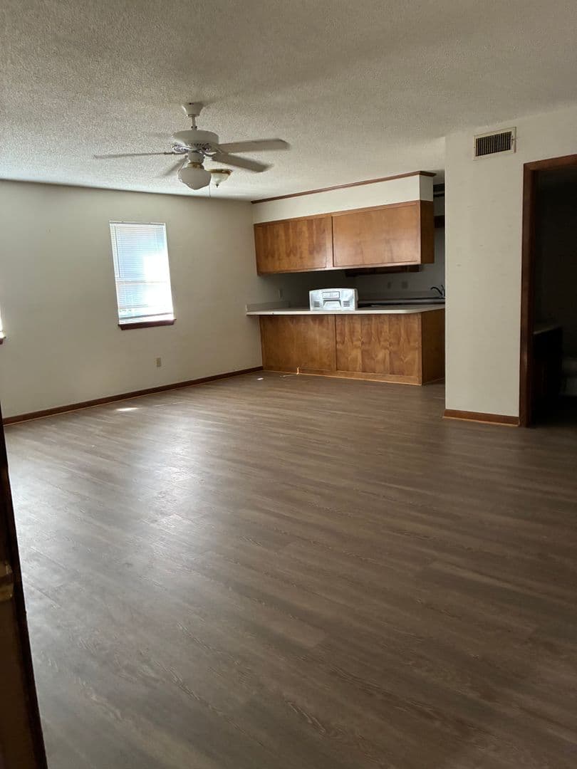 Searcy Apartment: 507 N Spring St