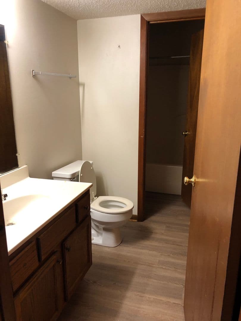 Searcy Apartment: 507 N Spring St