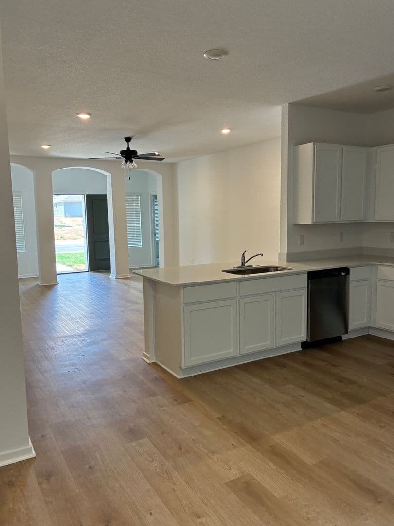 Searcy House: 1406 Manor Ct
