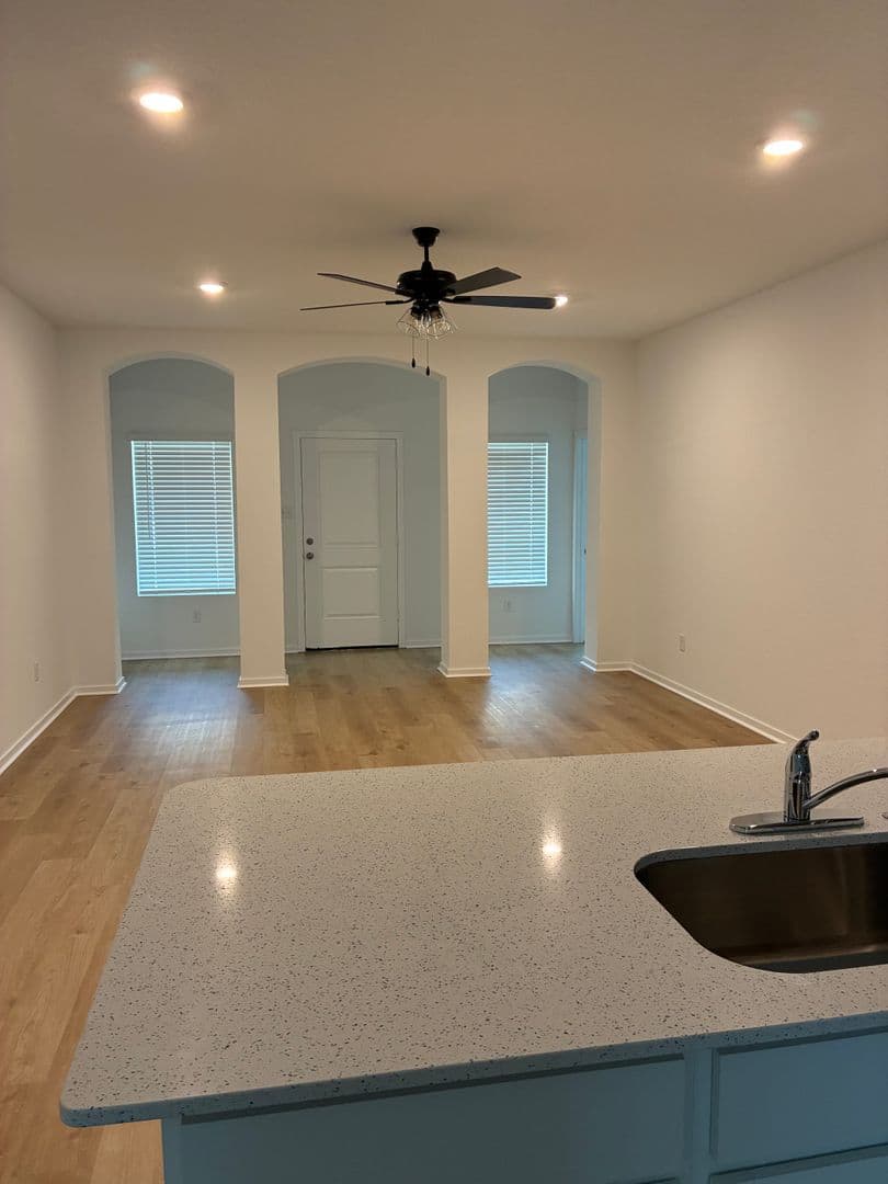 Searcy House: 1406 Manor Ct