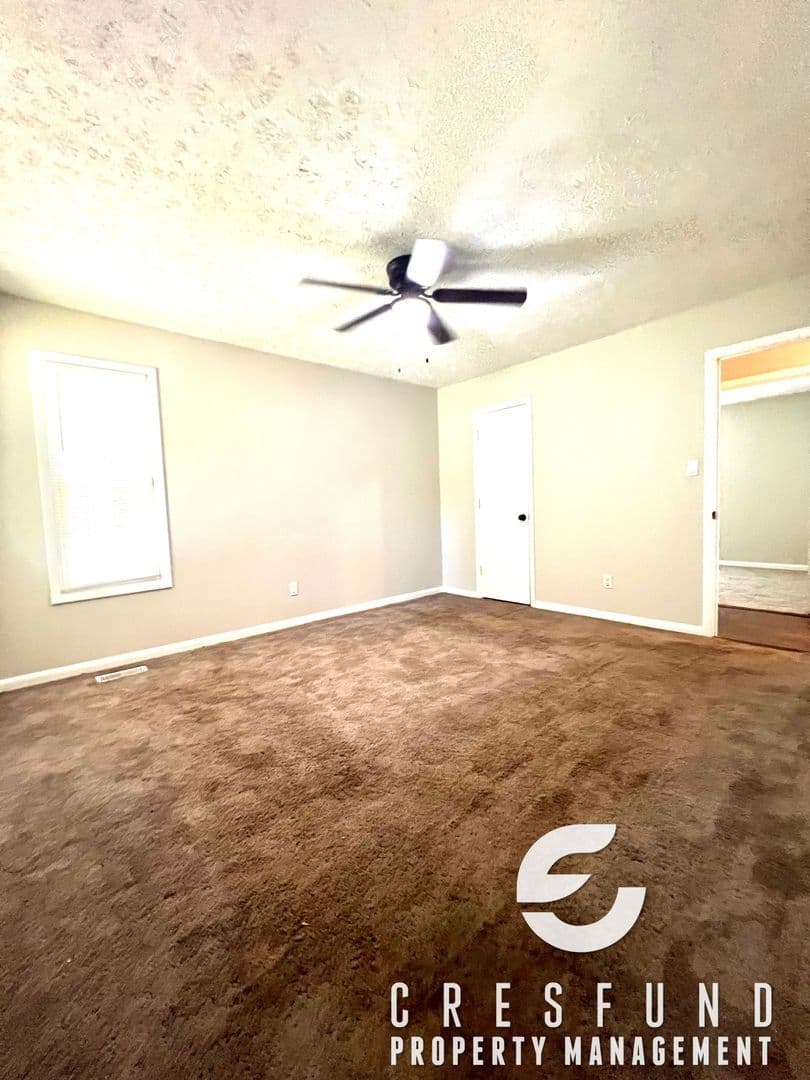 Fayetteville House: 5233