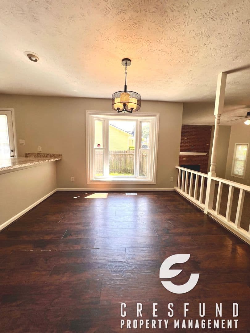 Fayetteville House: 5233
