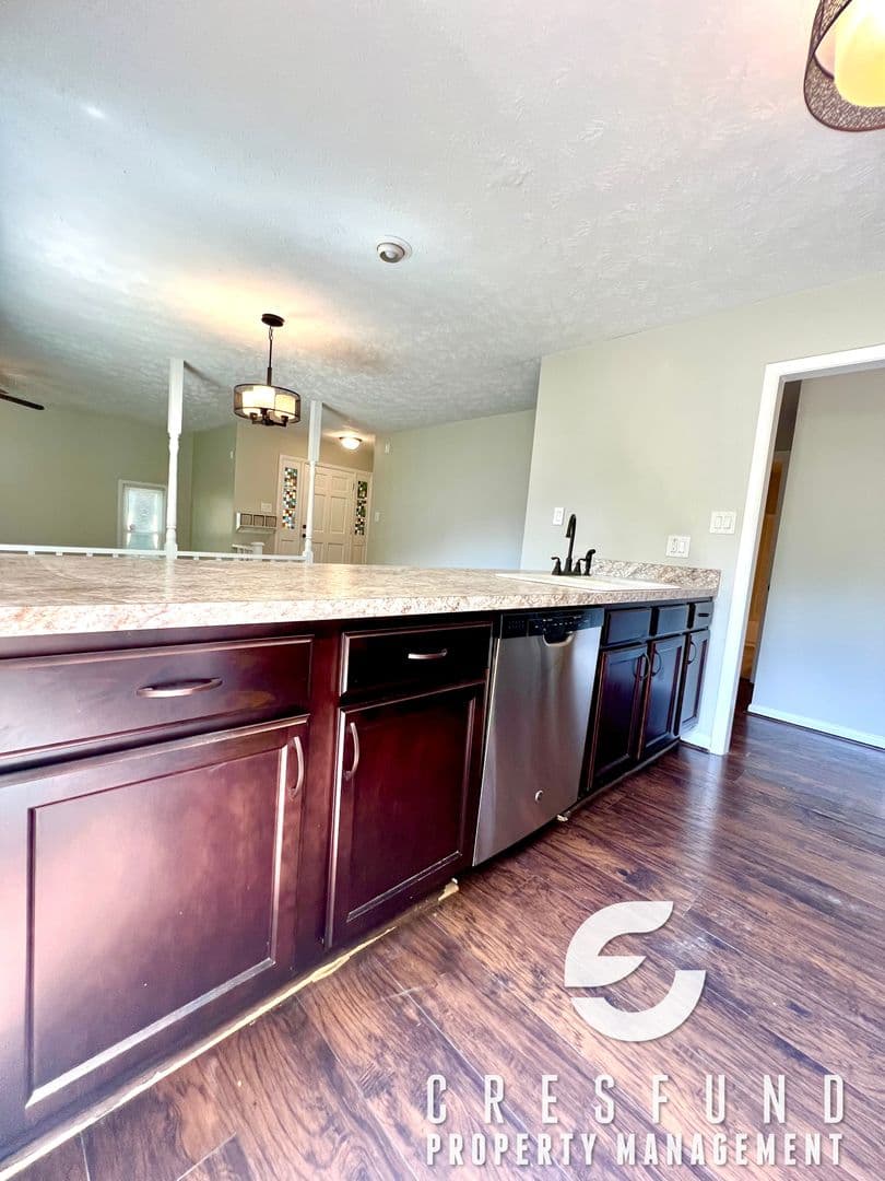 Fayetteville House: 5233
