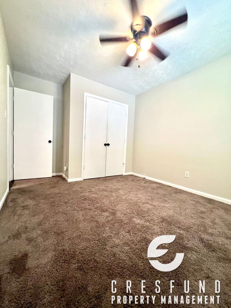 Fayetteville House: 5233