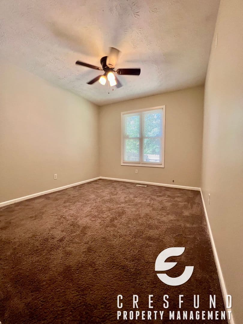 Fayetteville House: 5233