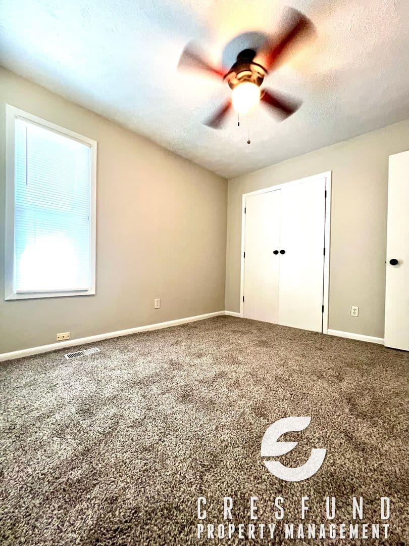 Fayetteville House: 5233