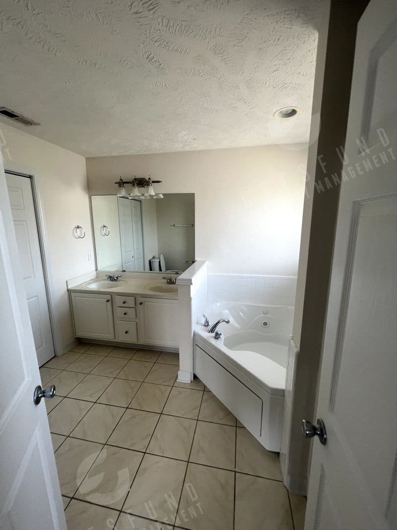 Fayetteville Condo: 1811 Balmoral Drive #202