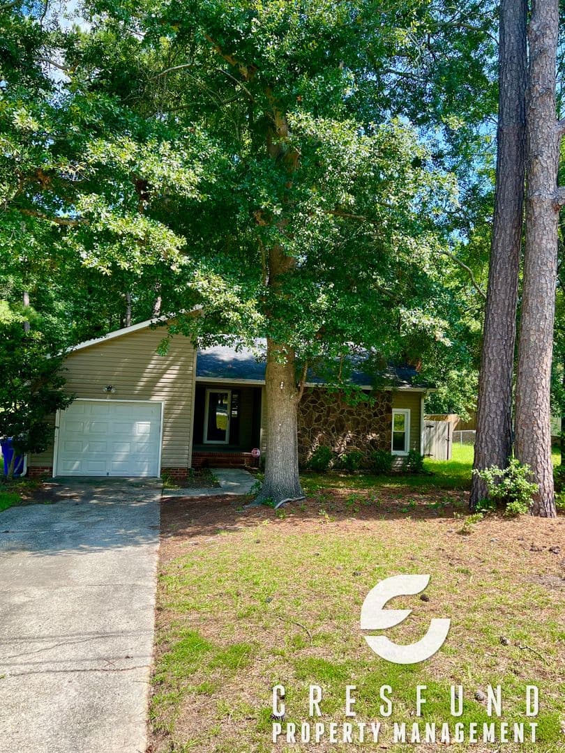 Fayetteville House: 5233