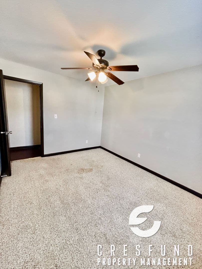 Fayetteville House: 6727 Vaughn Road