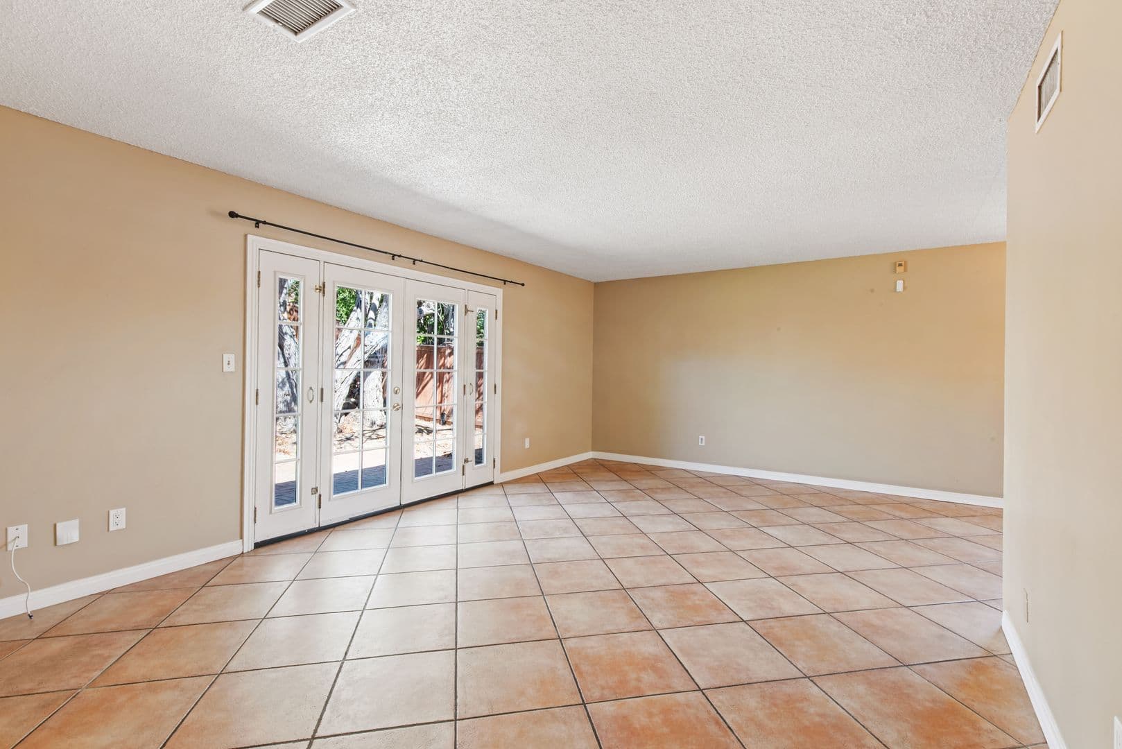 San Diego House: 3838 Governor Dr