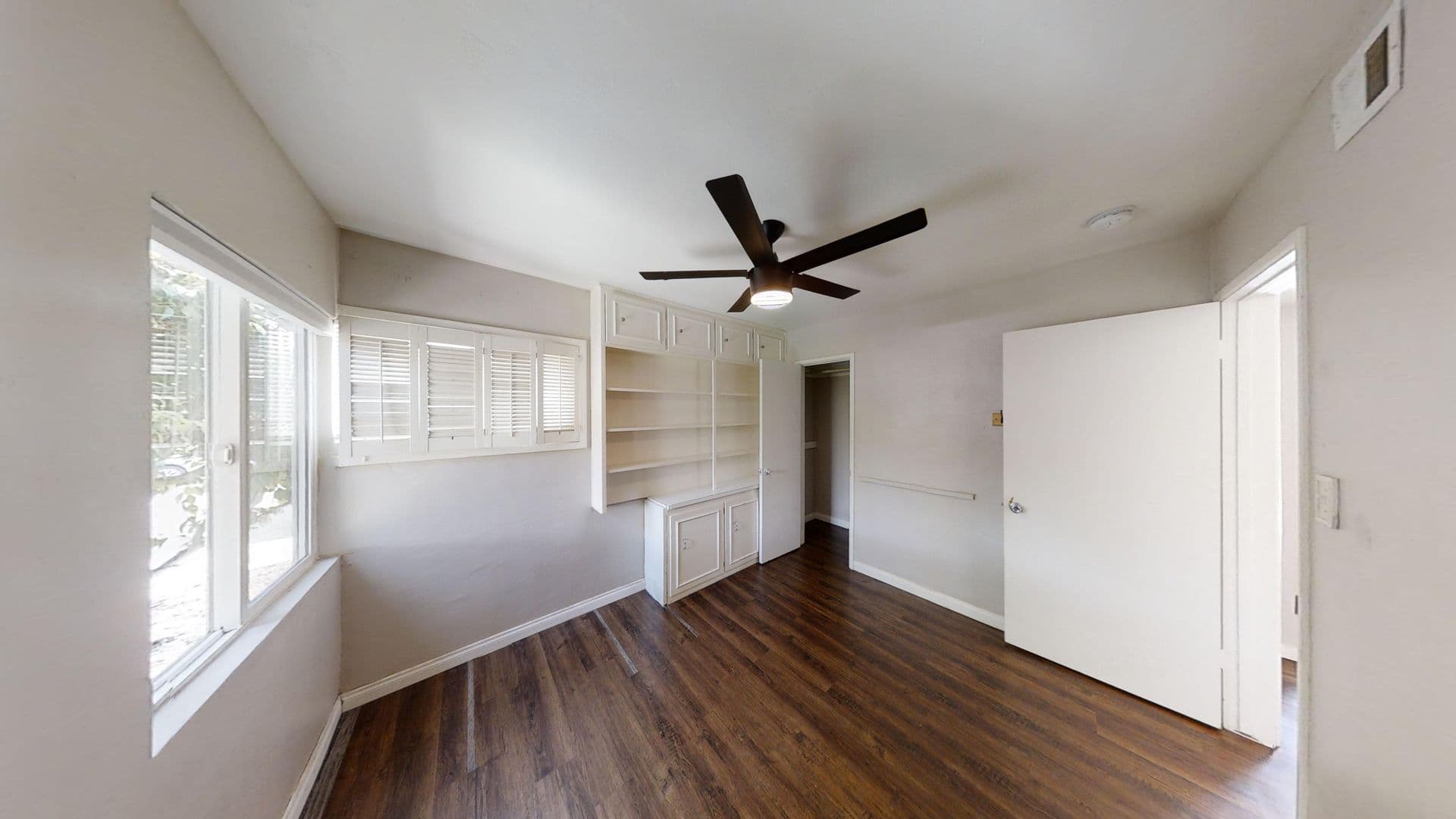 San Diego House: 5216 E Falls View Dr