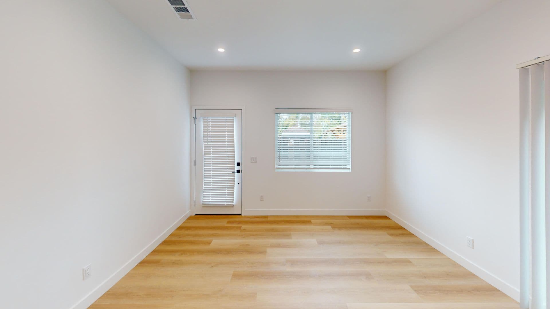 San Diego House: 5339-1 W Falls View Dr