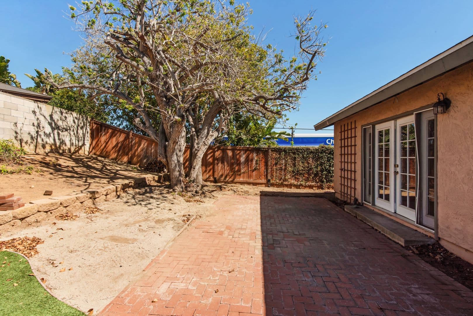 San Diego House: 3838 Governor Dr
