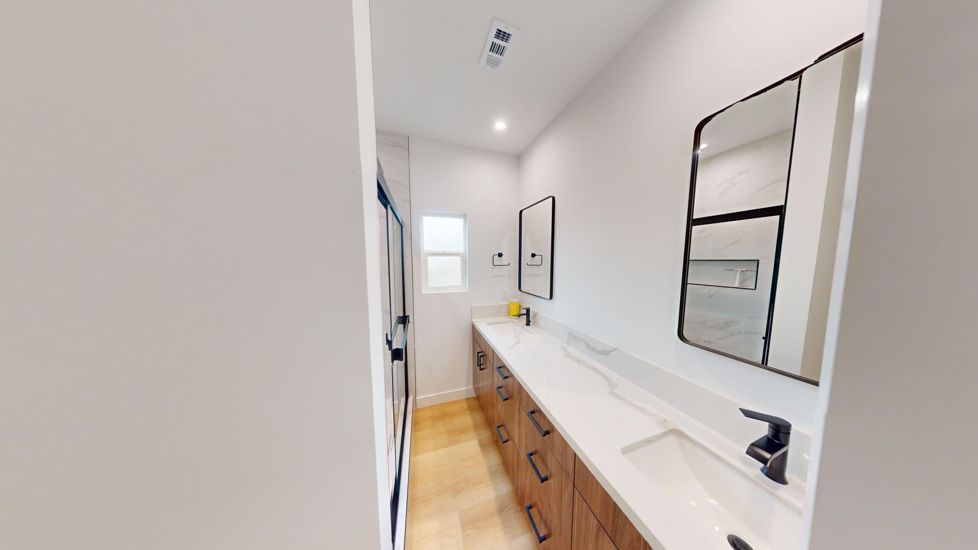 San Diego House: 5339-1 W Falls View Dr