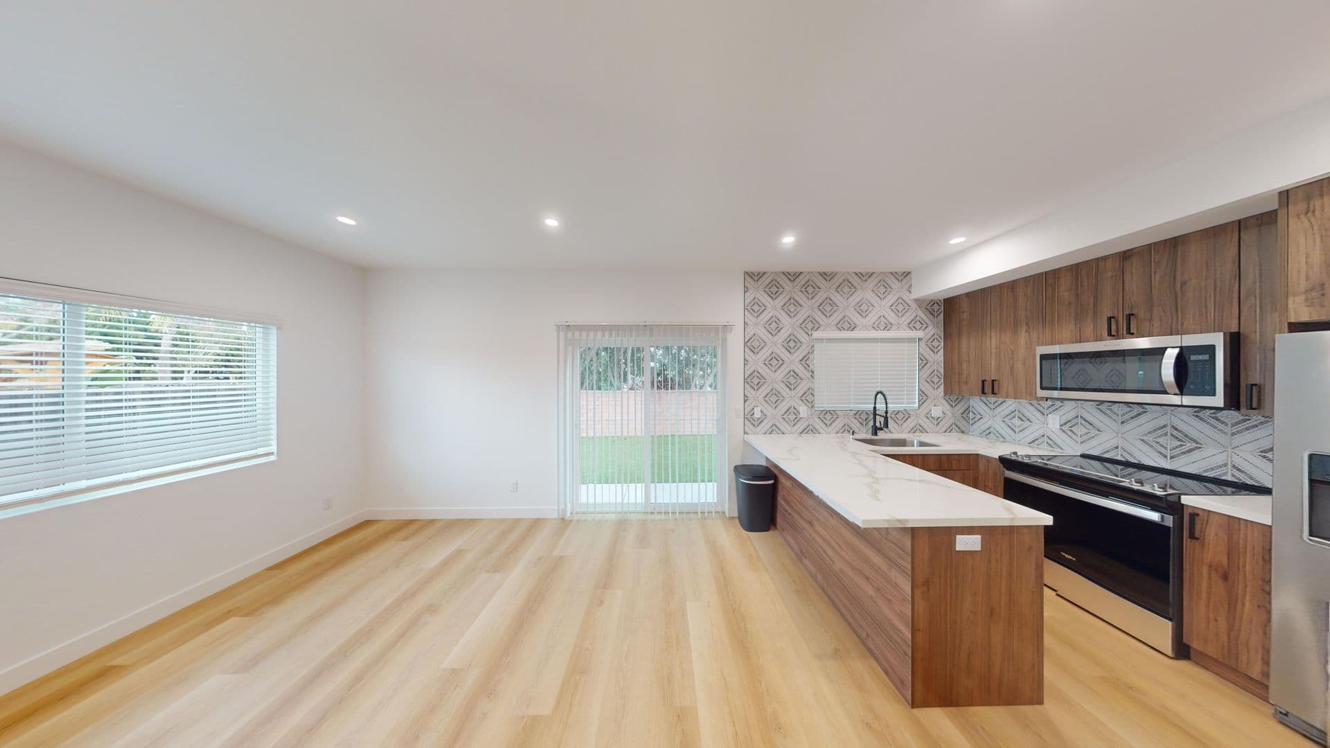 San Diego House: 5339-1 W Falls View Dr