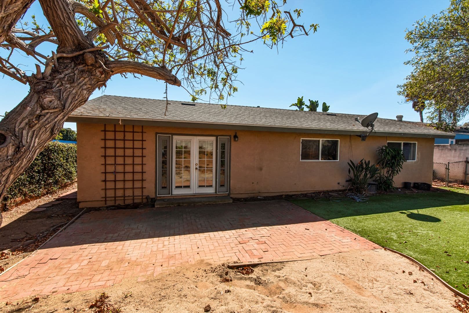 San Diego House: 3838 Governor Dr