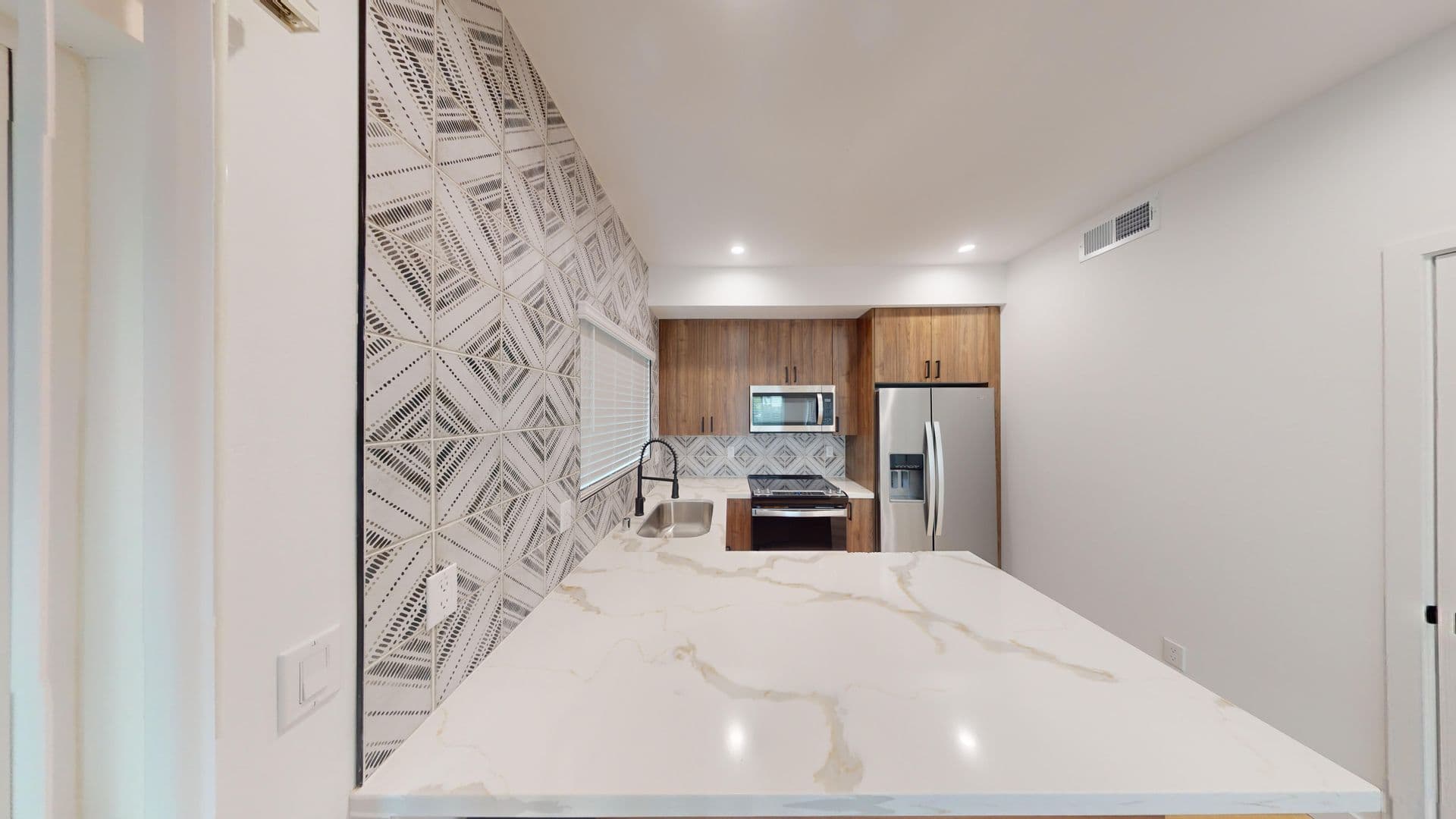San Diego House: 5339-1 W Falls View Dr