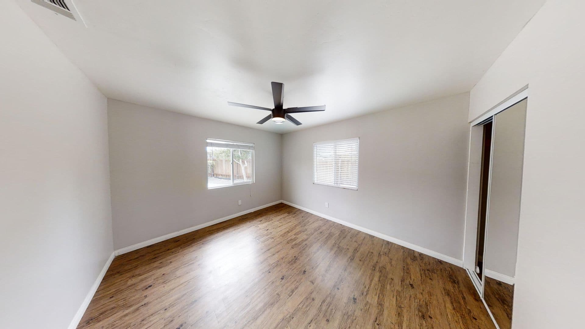 San Diego House: 5216 E Falls View Dr