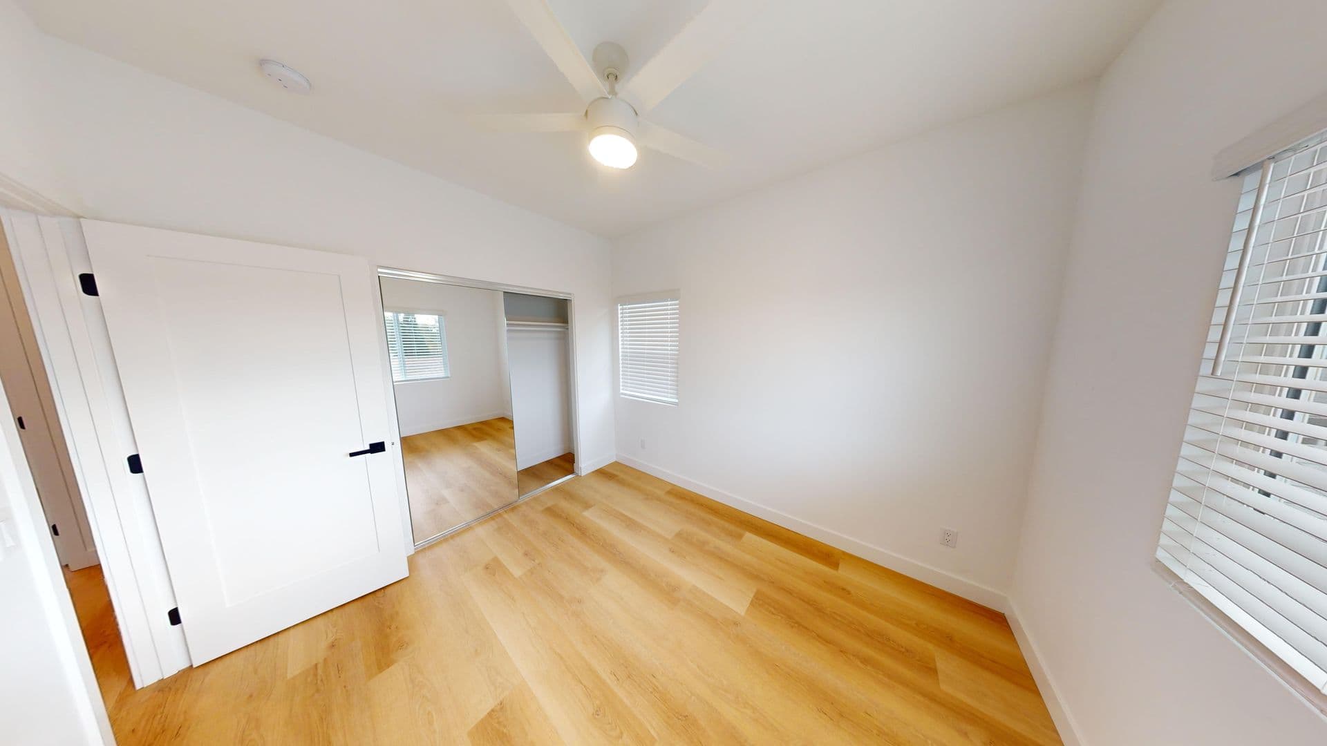 San Diego House: 5339-1 W Falls View Dr