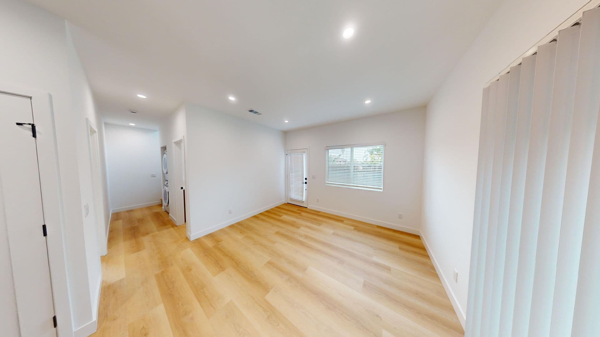 San Diego House: 5339-1 W Falls View Dr