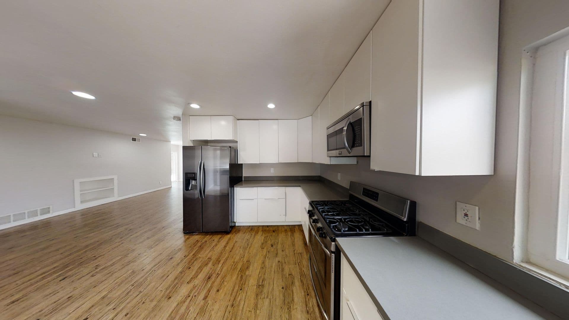 San Diego House: 5216 E Falls View Dr