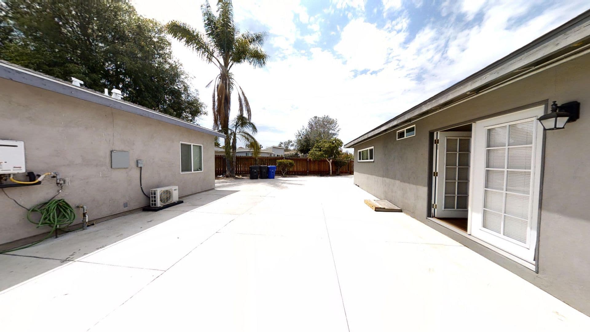 San Diego House: 5216 E Falls View Dr