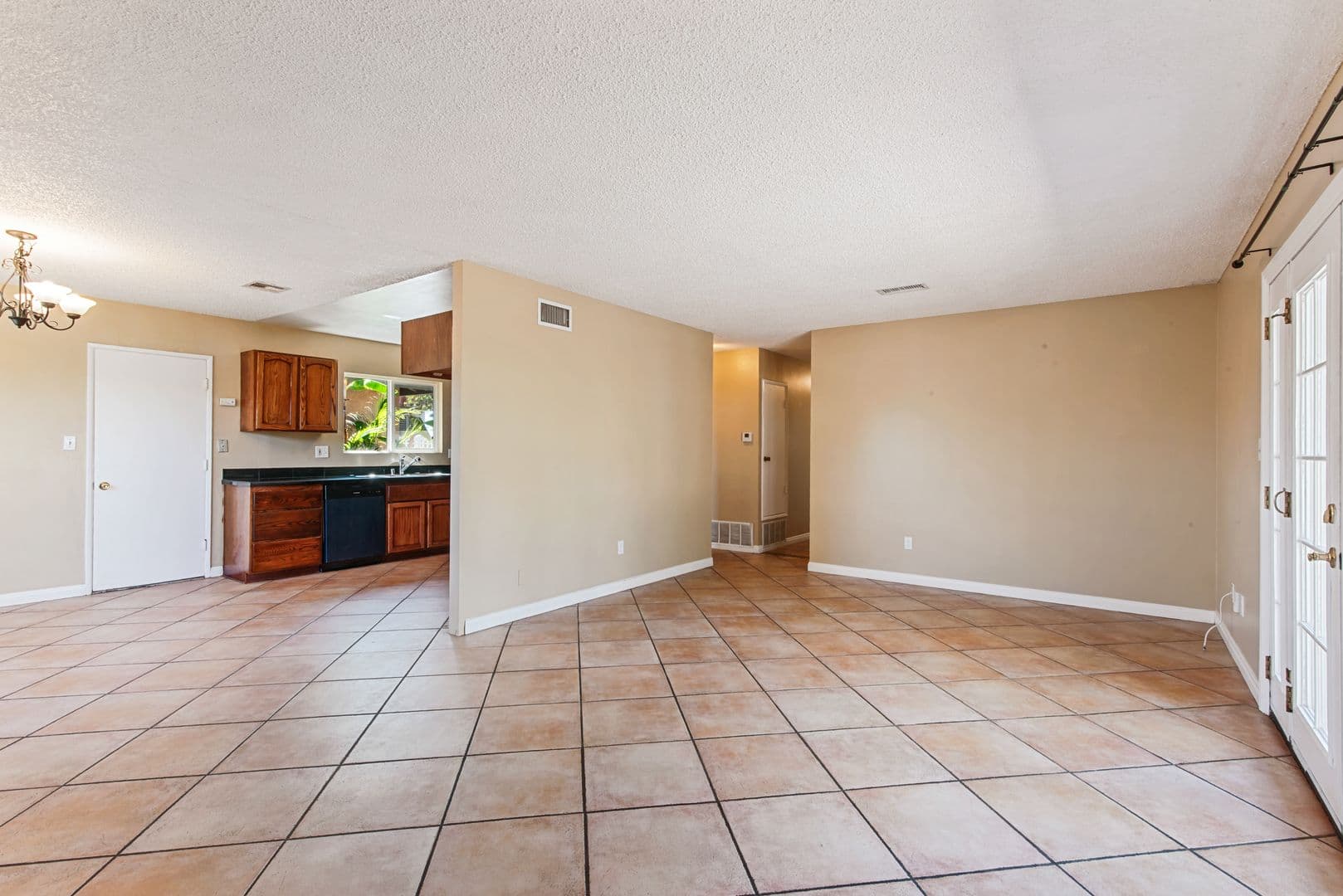 San Diego House: 3838 Governor Dr