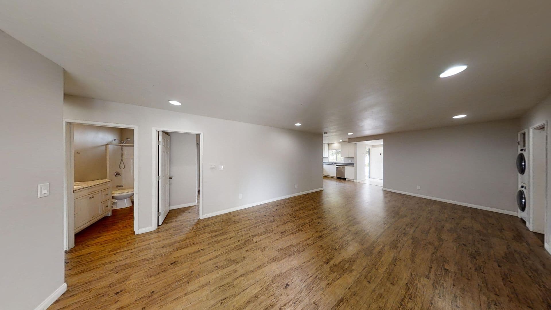 San Diego House: 5216 E Falls View Dr