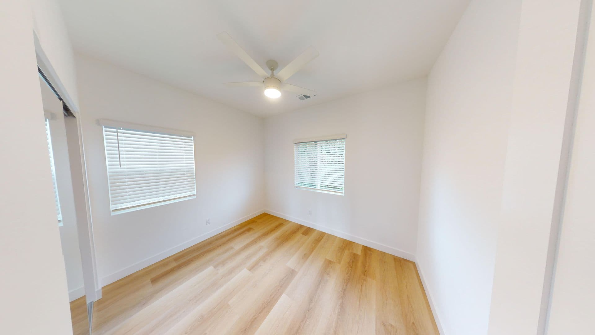 San Diego House: 5339-1 W Falls View Dr