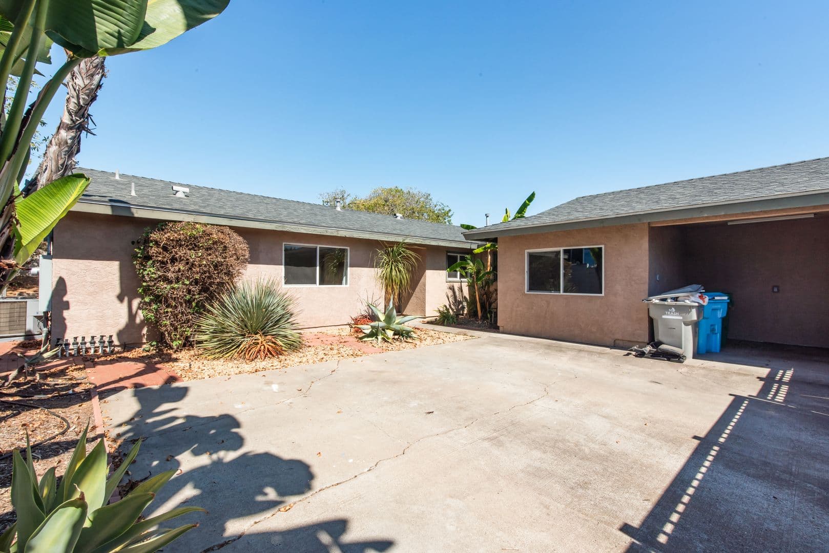 San Diego House: 3838 Governor Dr