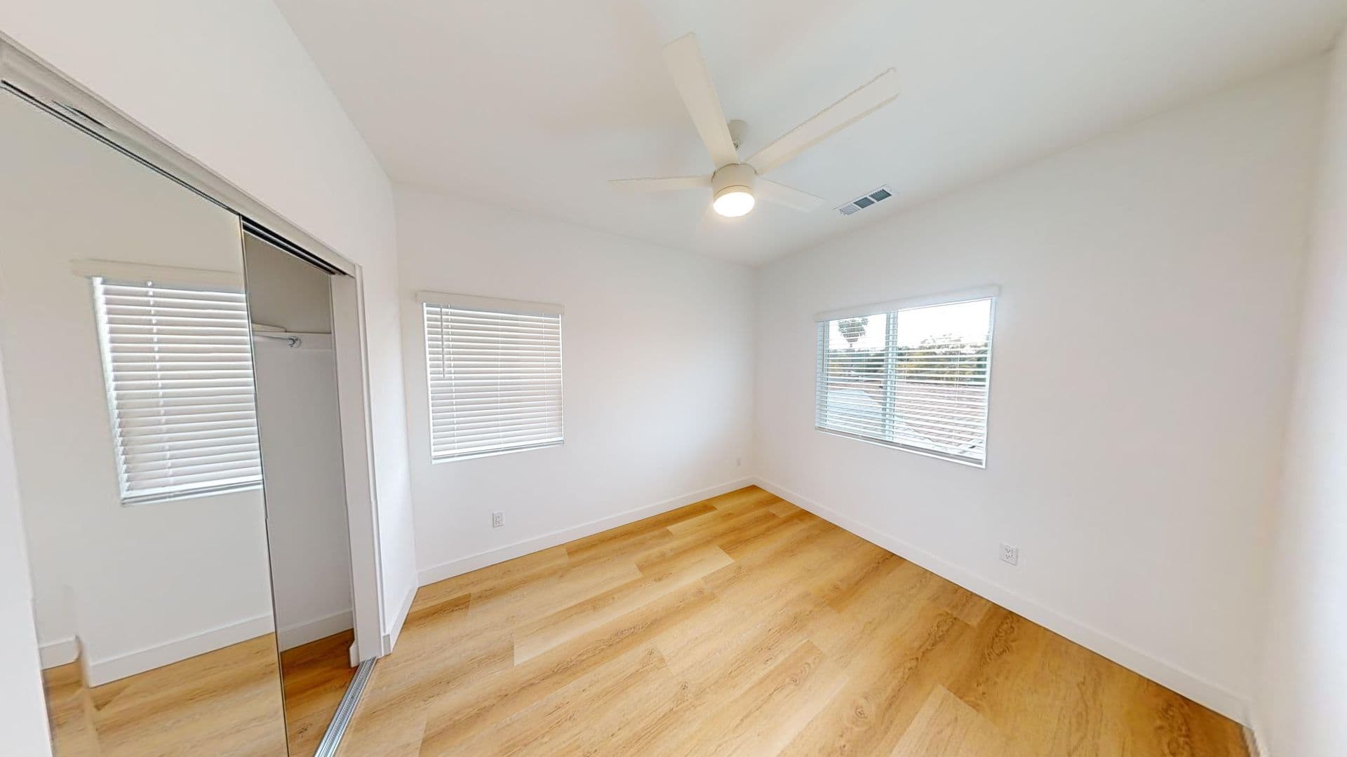 San Diego House: 5339-1 W Falls View Dr
