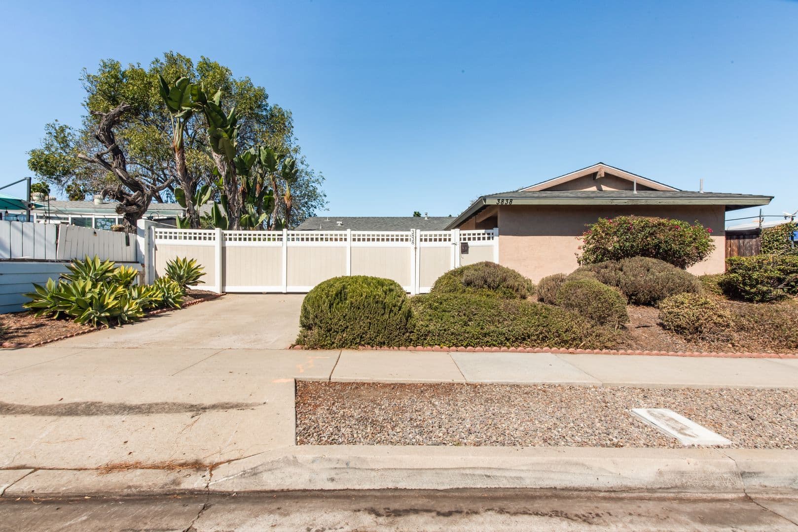 San Diego House: 3838 Governor Dr