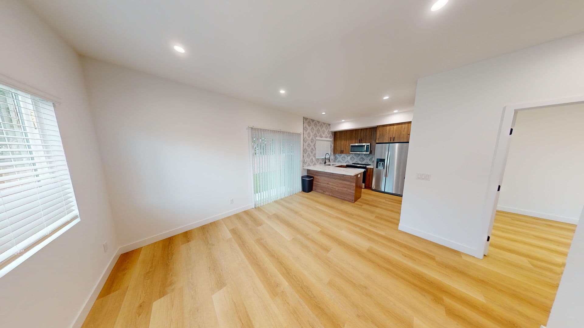 San Diego House: 5339-1 W Falls View Dr