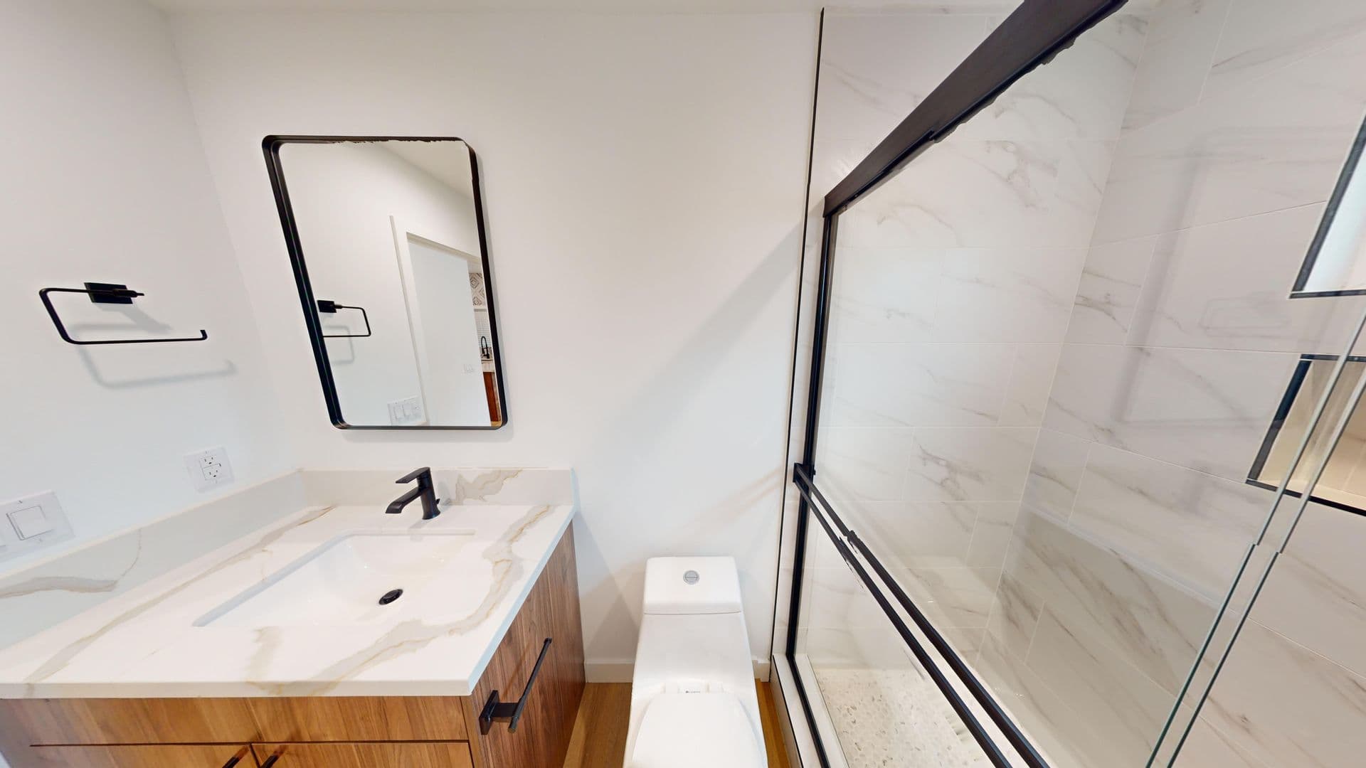 San Diego House: 5339-1 W Falls View Dr