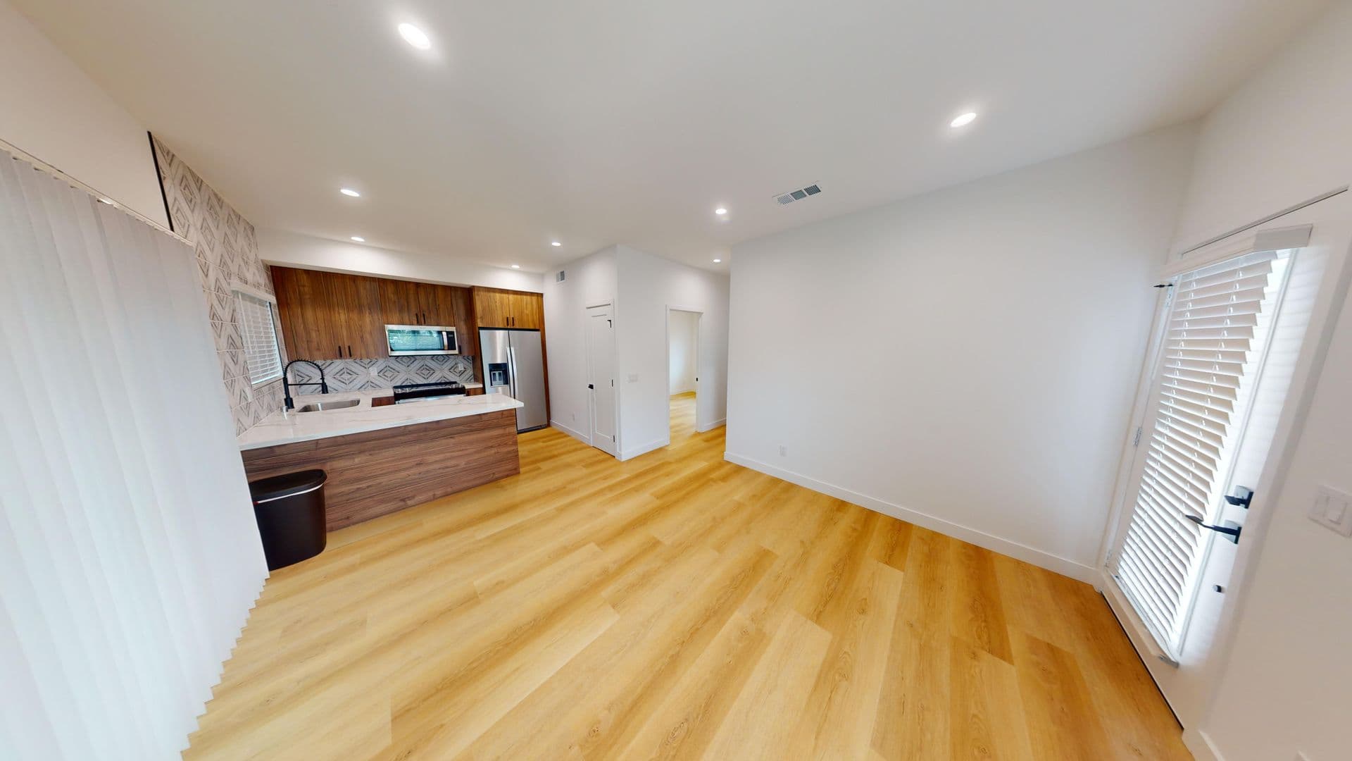 San Diego House: 5339-1 W Falls View Dr