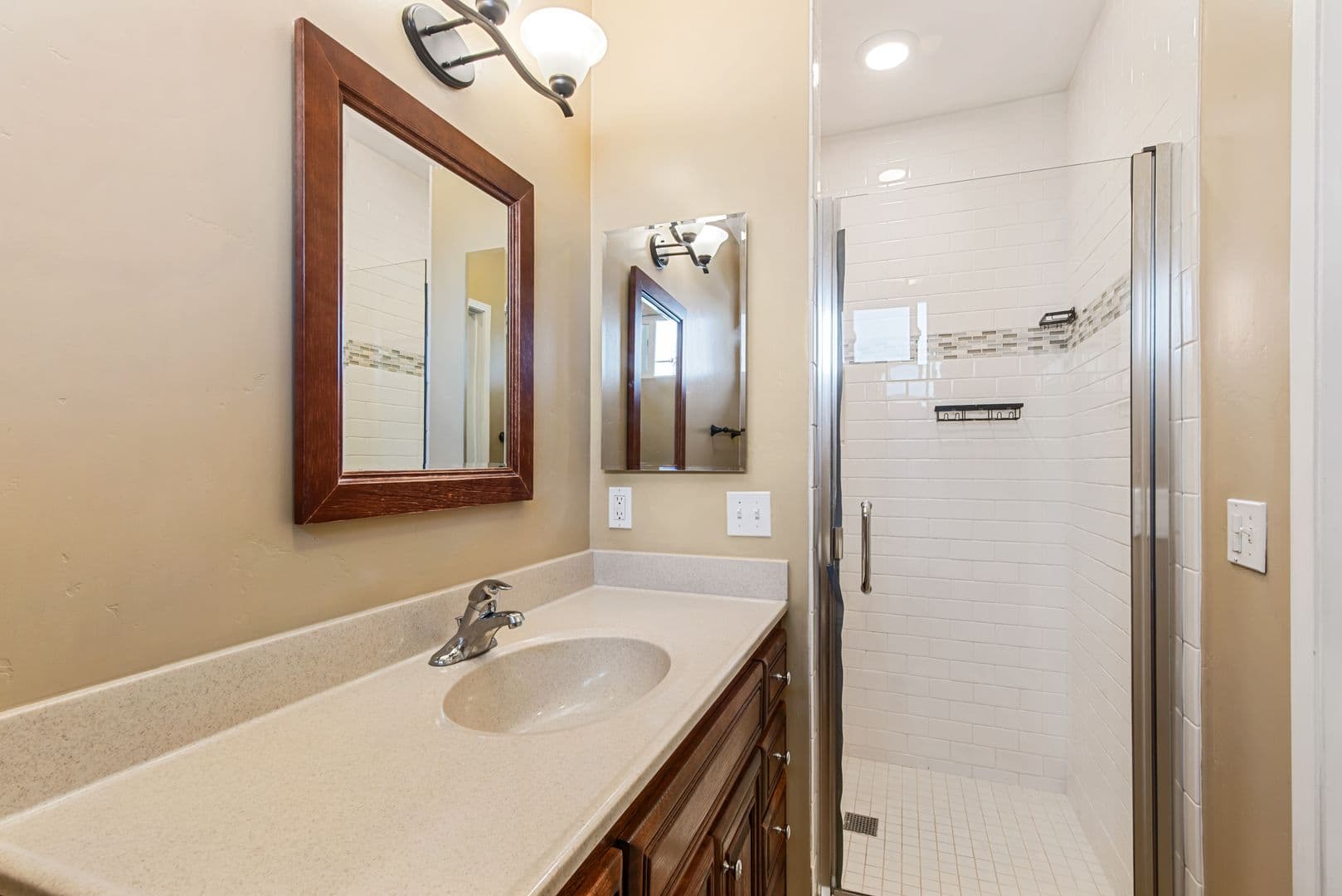 San Diego House: 3838 Governor Dr