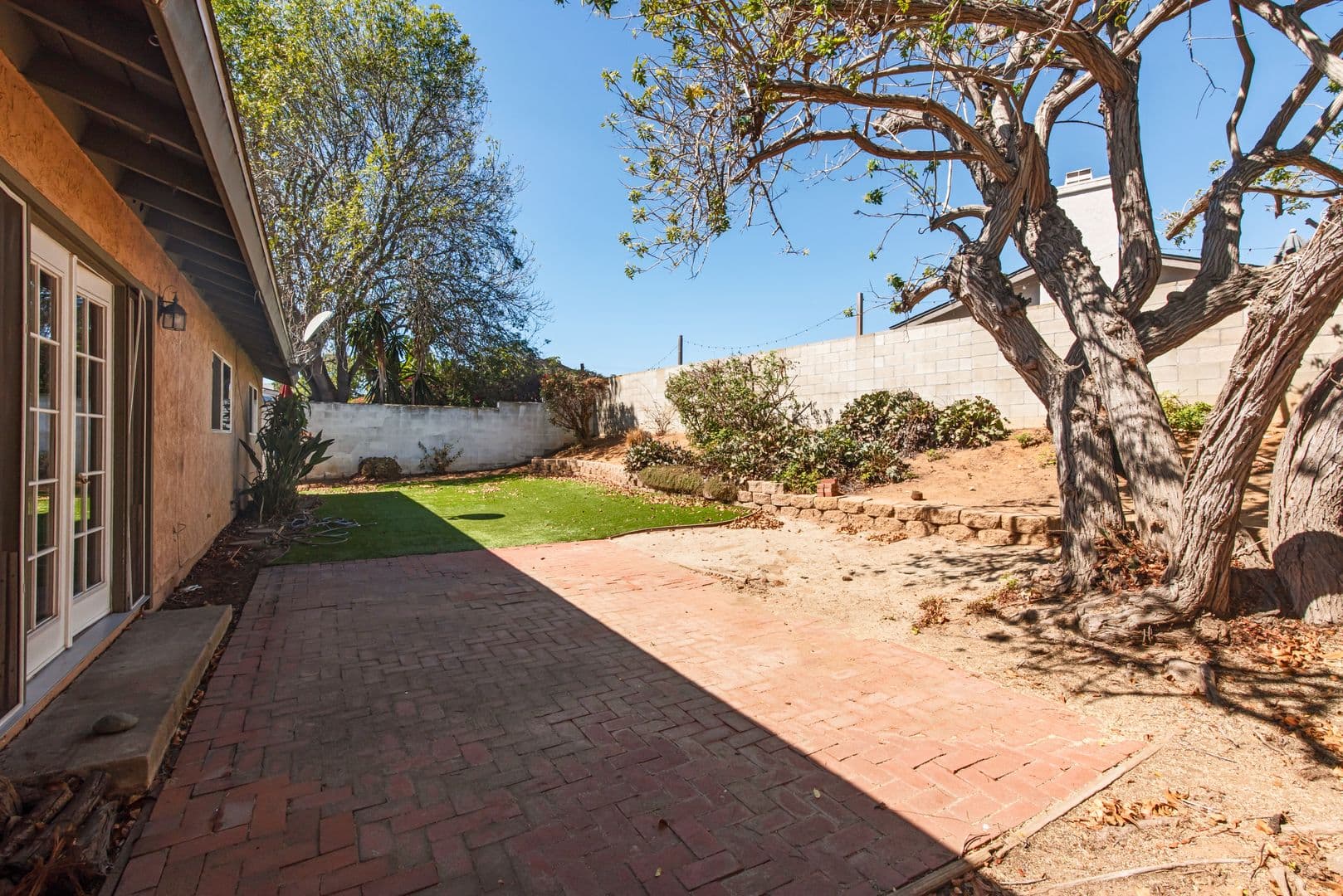 San Diego House: 3838 Governor Dr
