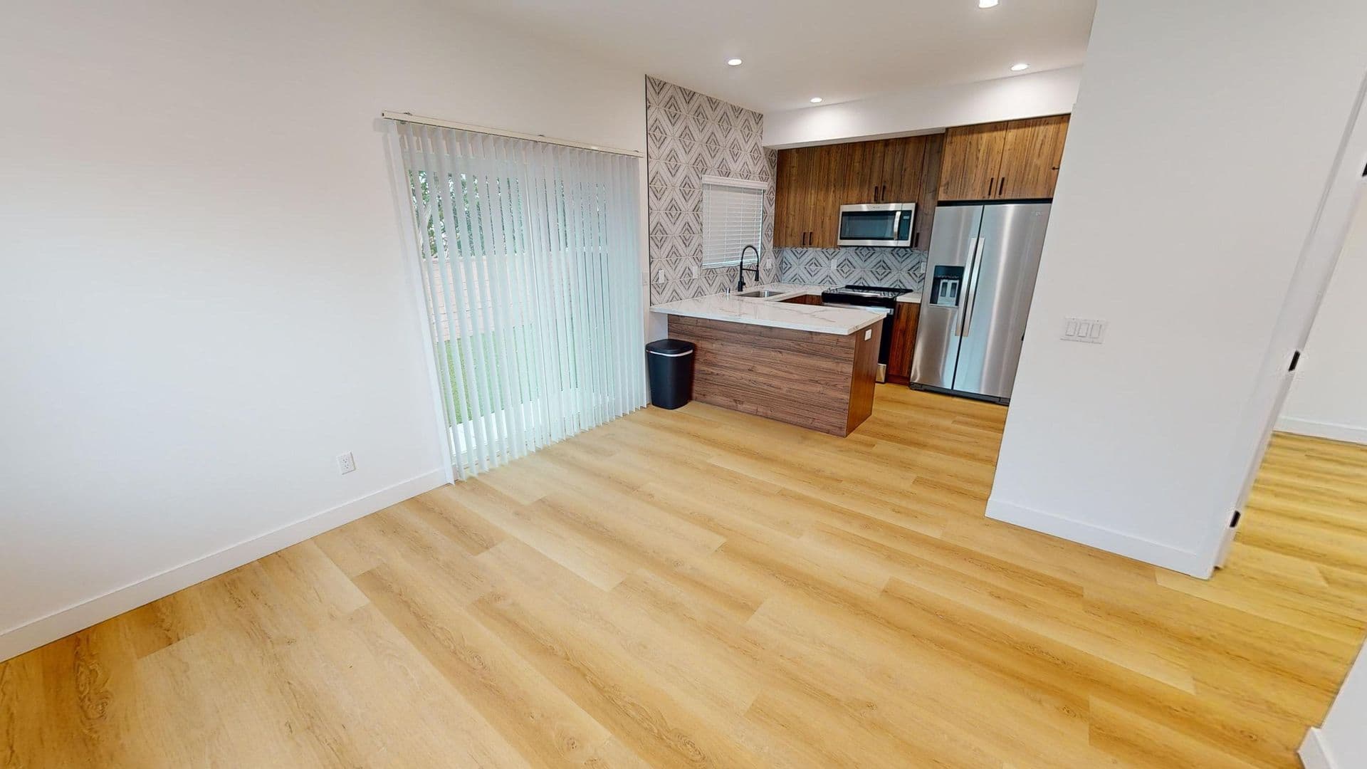 San Diego House: 5339-1 W Falls View Dr