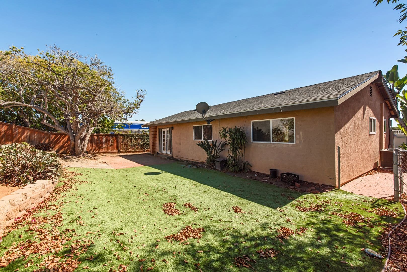 San Diego House: 3838 Governor Dr