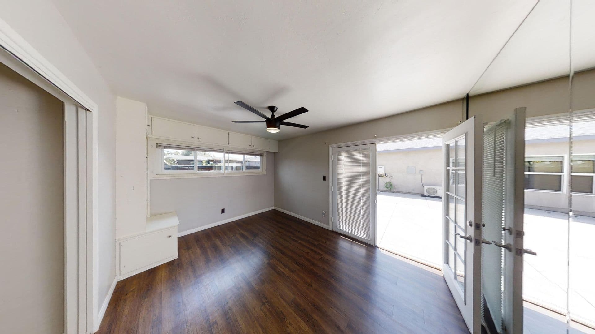 San Diego House: 5216 E Falls View Dr