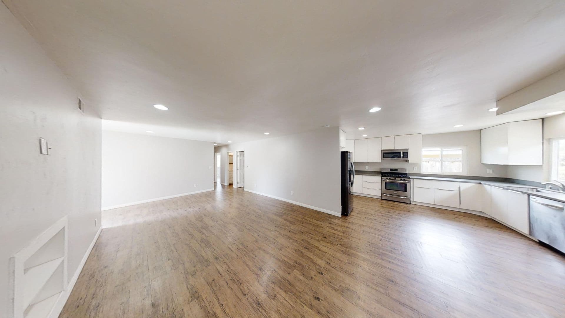 San Diego House: 5216 E Falls View Dr