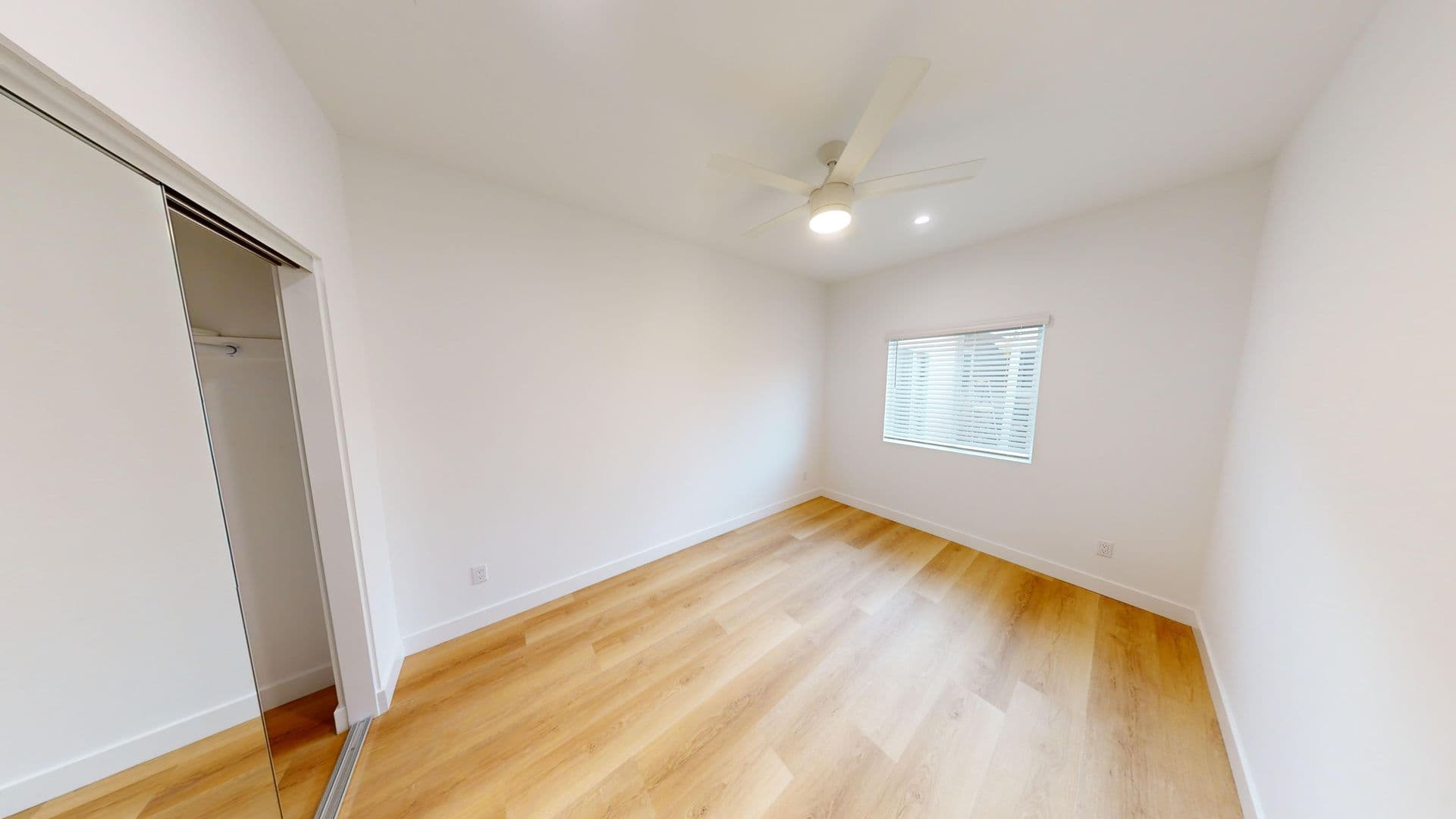 San Diego House: 5339-1 W Falls View Dr