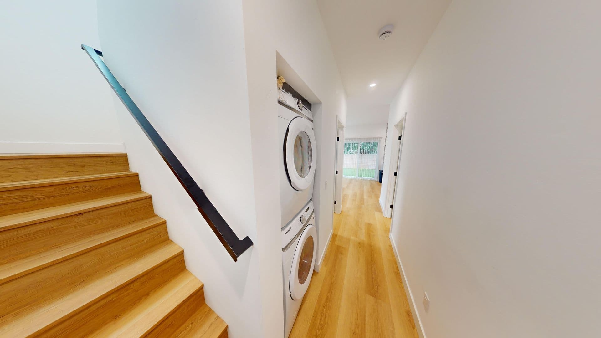 San Diego House: 5339-1 W Falls View Dr