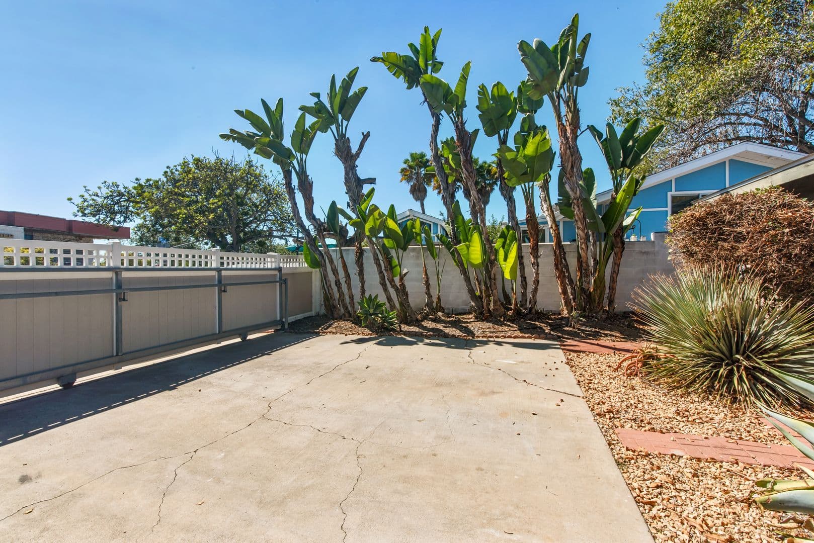 San Diego House: 3838 Governor Dr