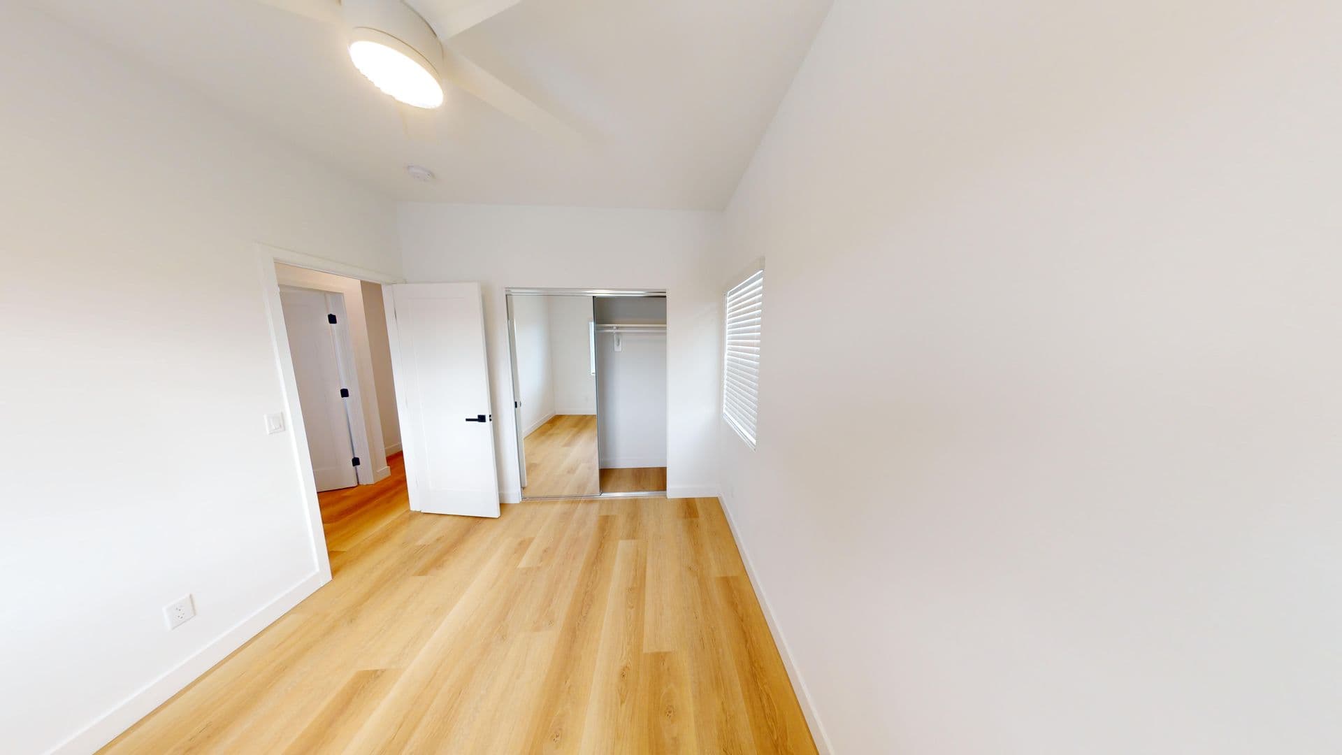 San Diego House: 5339-1 W Falls View Dr