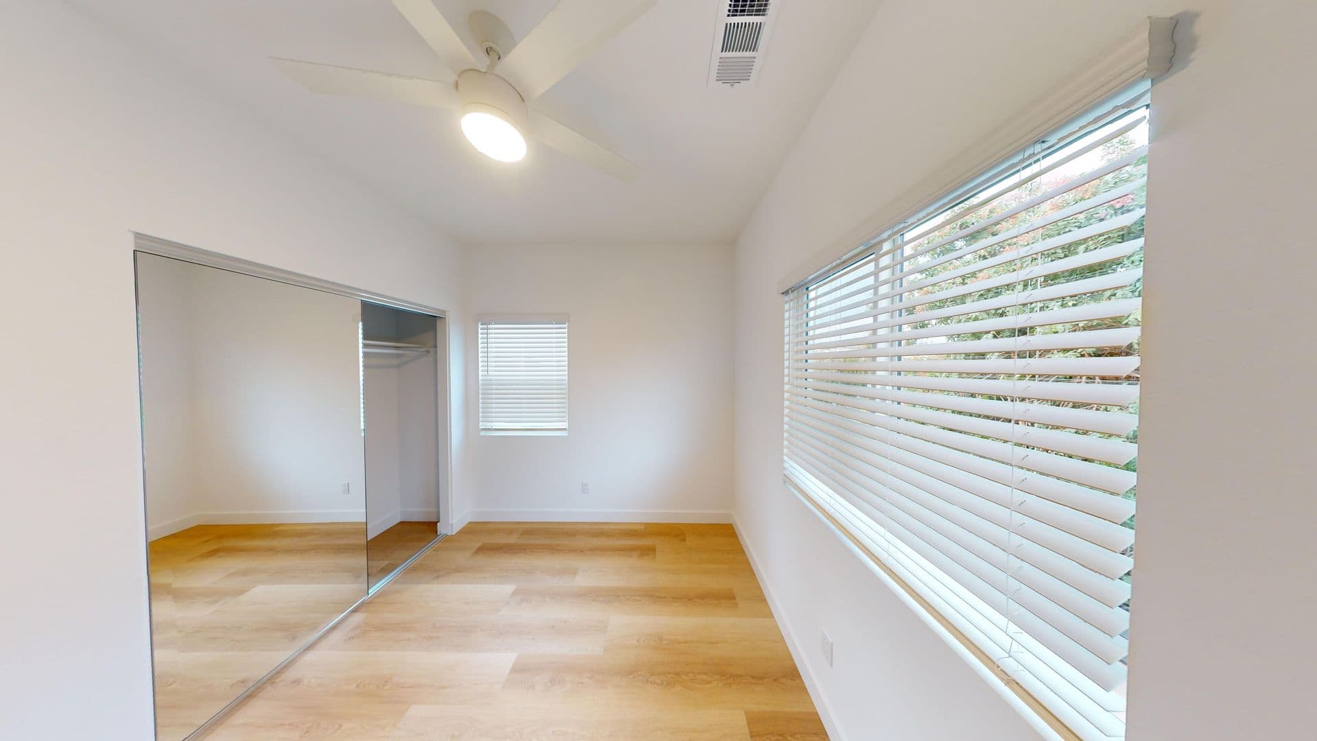 San Diego House: 5339-1 W Falls View Dr